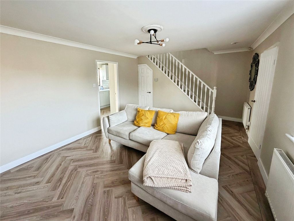 Property photo 3 of 13 Lounge