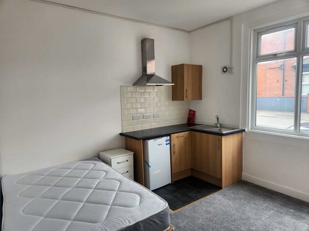 Property photo 1 of 3 1 Bed Studio To Rent Balby Road, Doncaster Dn4 0Ne