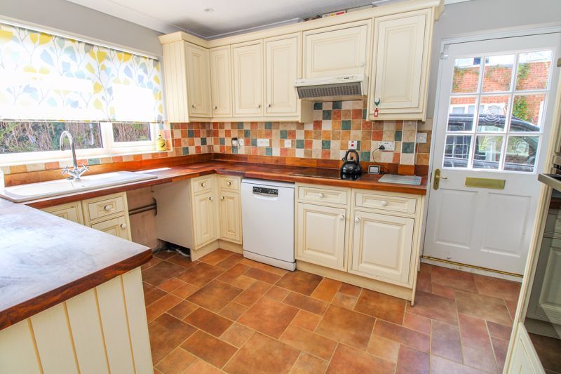 Property photo 3 of 17 Kitchen