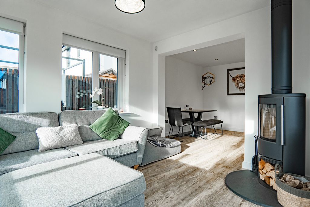 Property photo 2 of 41