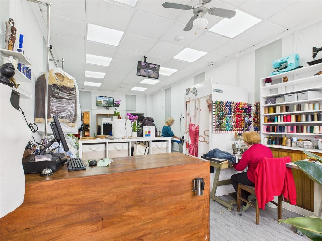 Property photo 2 of 16 Cam04237G0-Pr0227-Still004.Jpg