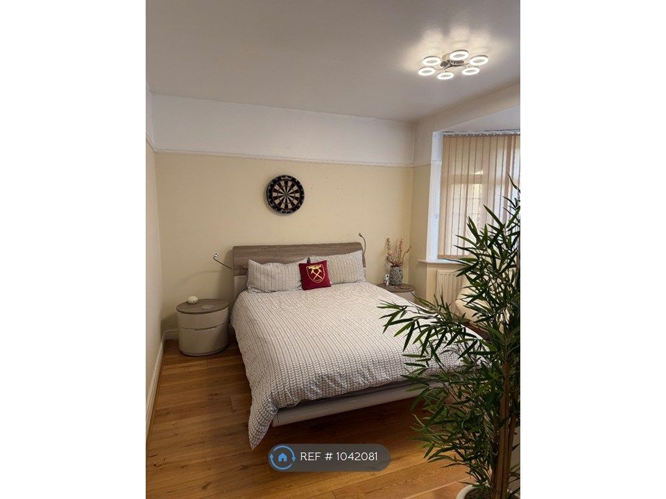 Property photo 2 of 13 1st Living Room