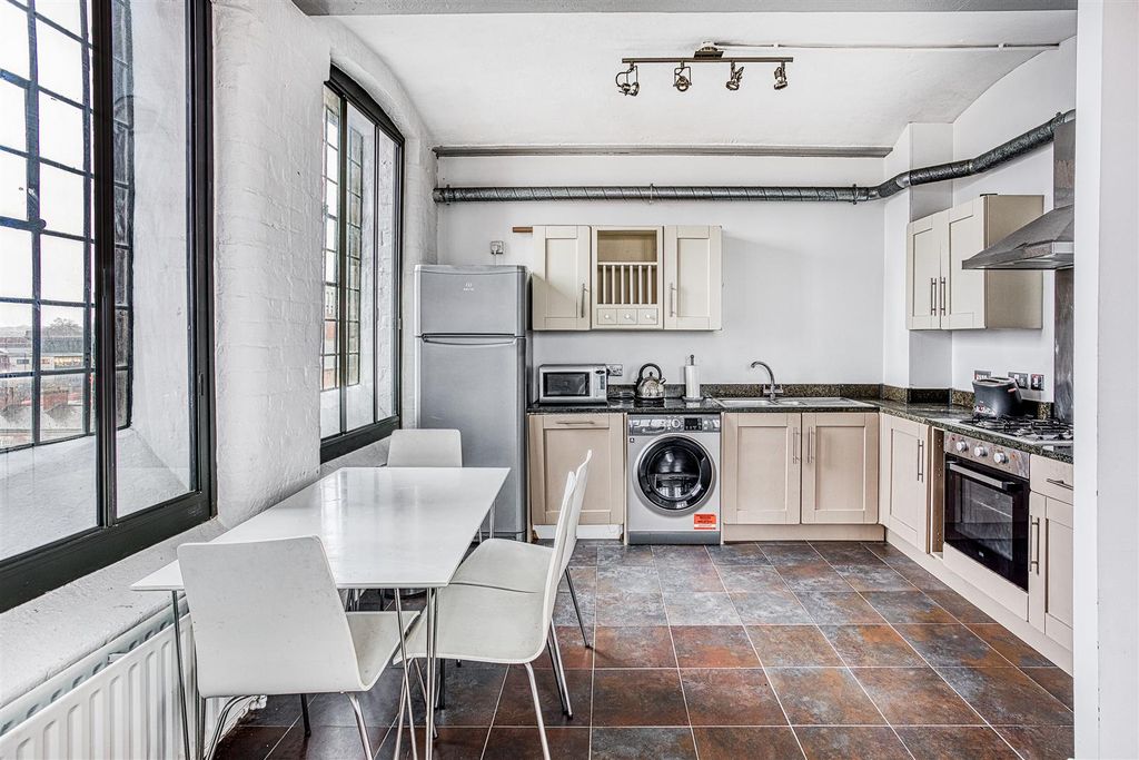 Property photo 2 of 12 316A1242_Hdr.Jpg