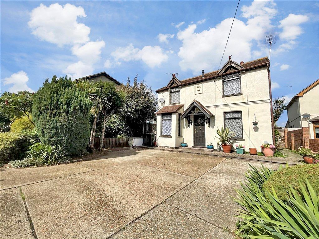 Property photo 3 of 12 Front