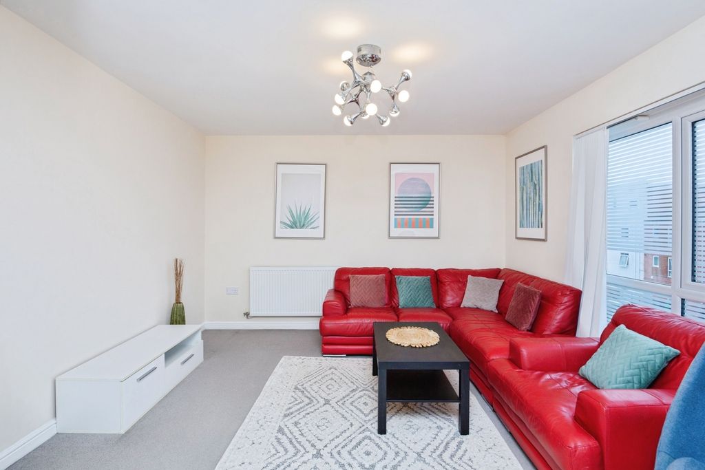 Property photo 3 of 8 Photo