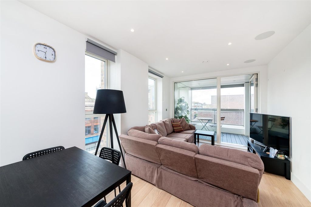 Property photo 2 of 8 Stockwell Park Road 14 4 Ph9.Jpg