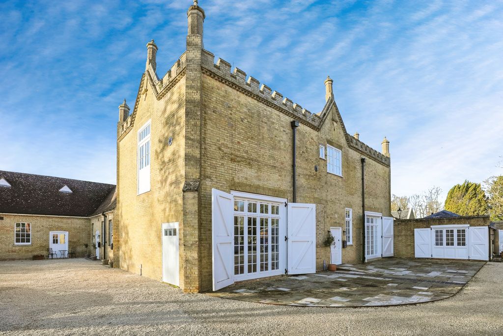 Property photo 1 of 20 2Bramptonparkhouse-2