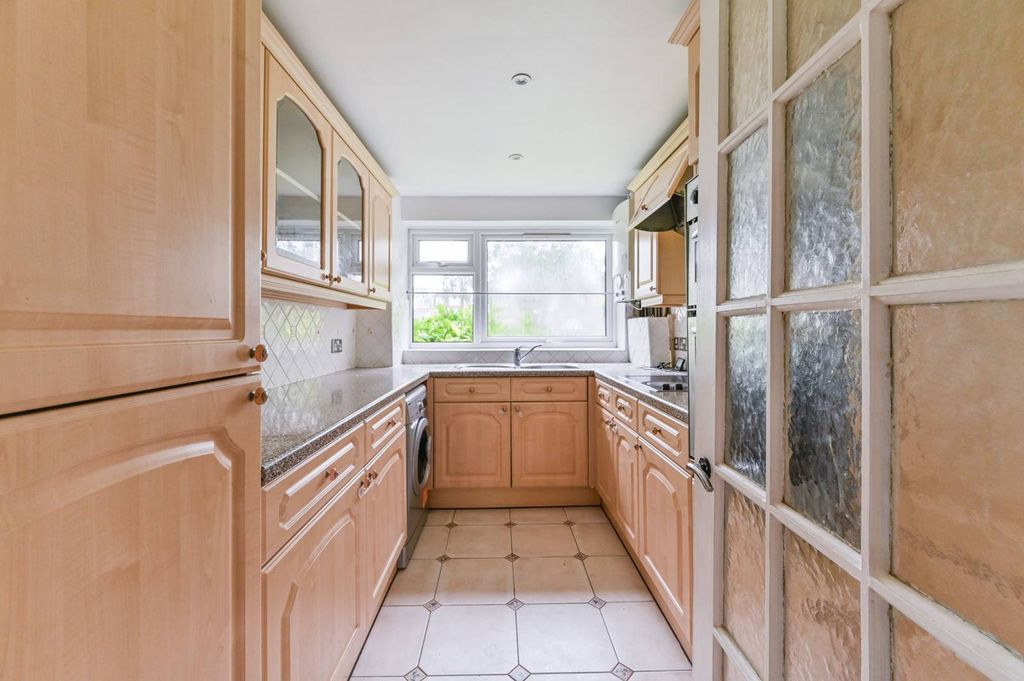 Property photo 3 of 11