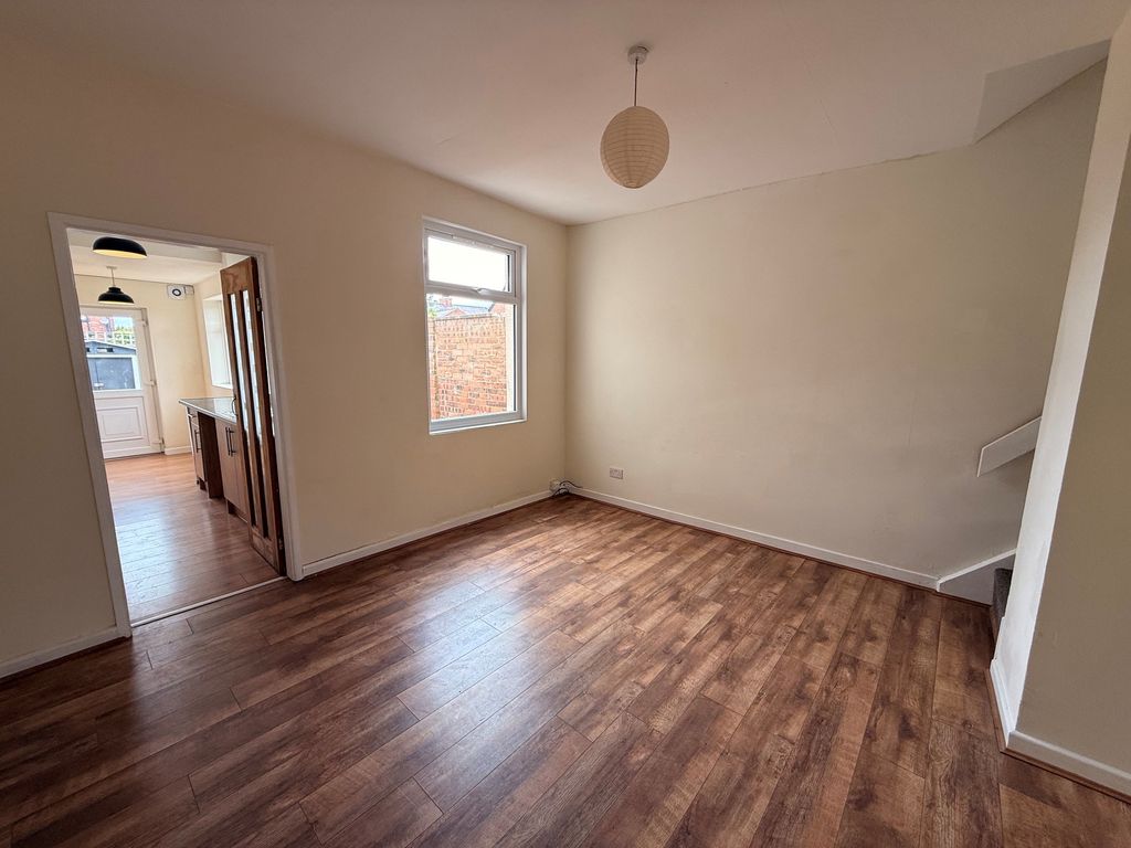 Property photo 3 of 11 2