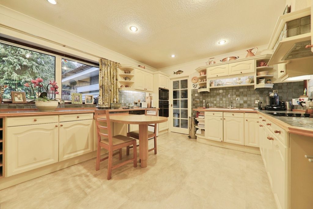 Property photo 3 of 20 4806046
