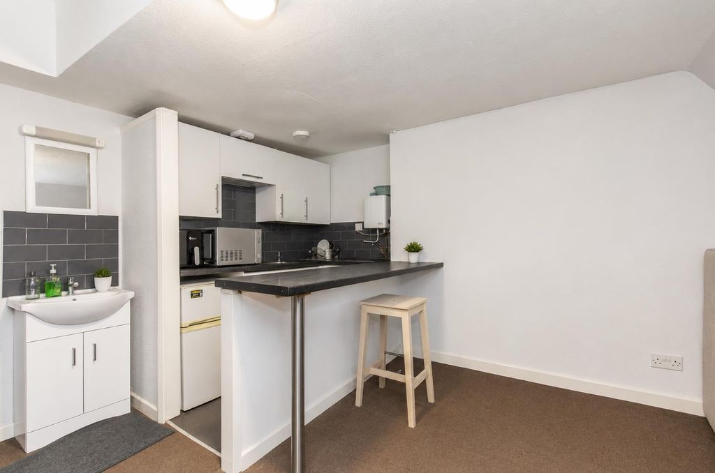 Property photo 3 of 7 Private Kitchen