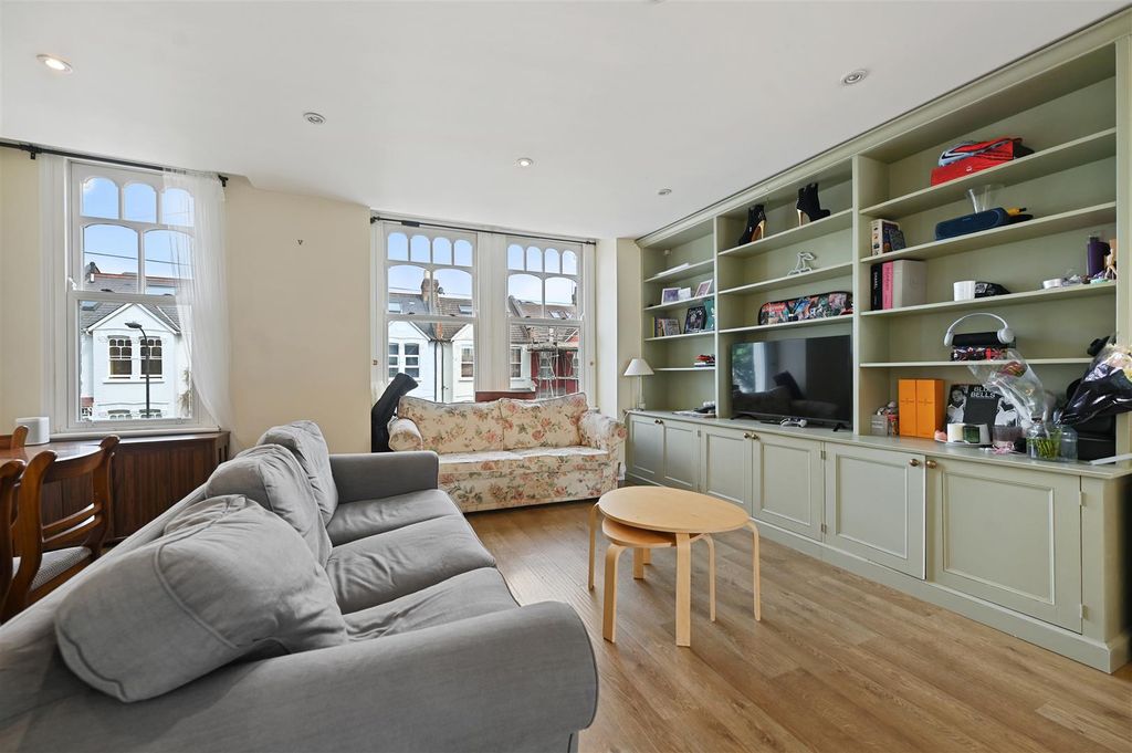 Property photo 2 of 11 Adelaide Grove