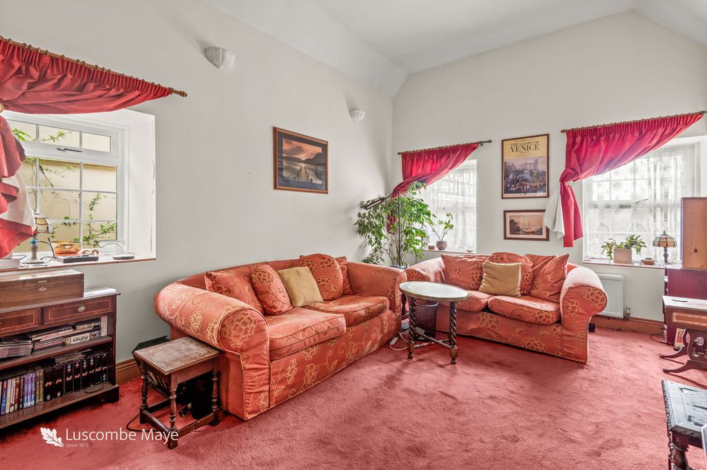 Property photo 3 of 13