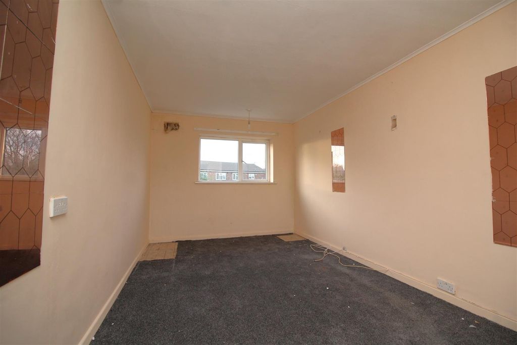 Property photo 3 of 11 Bedroom 1 1 .Jpg