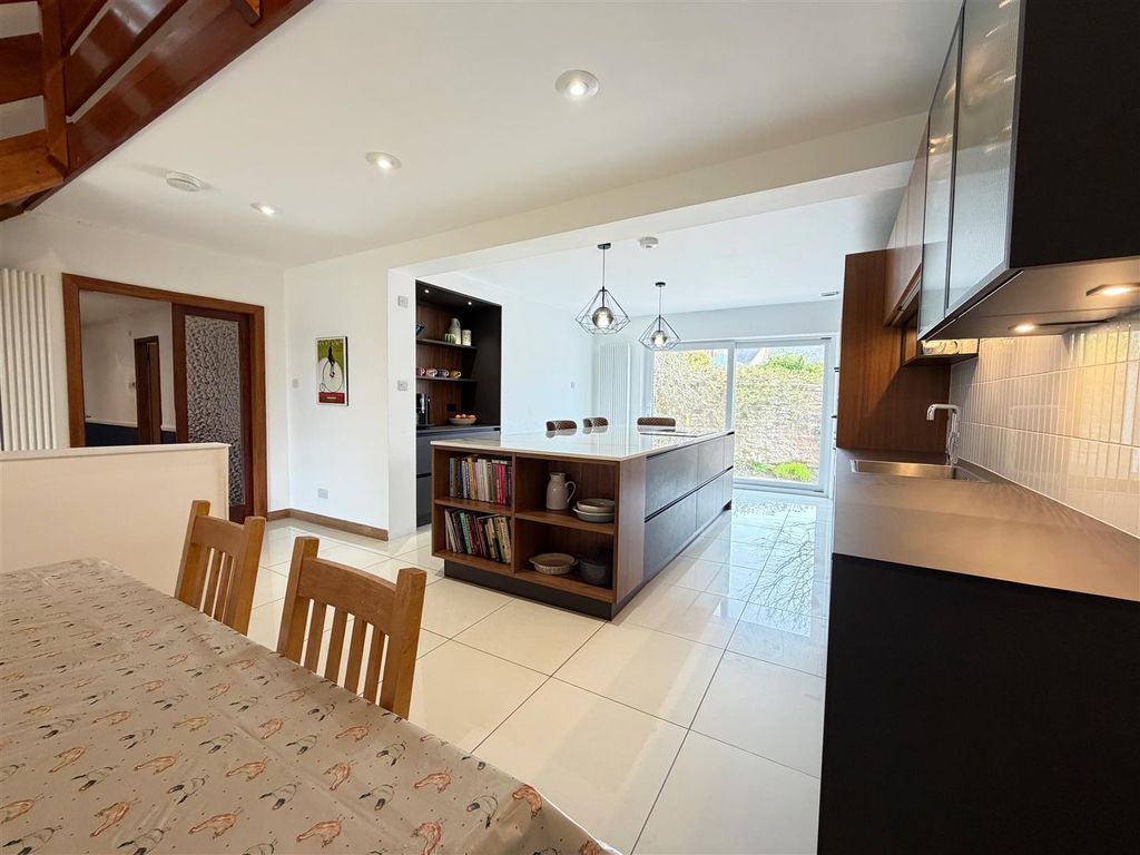 Property photo 3 of 26 Kitchen