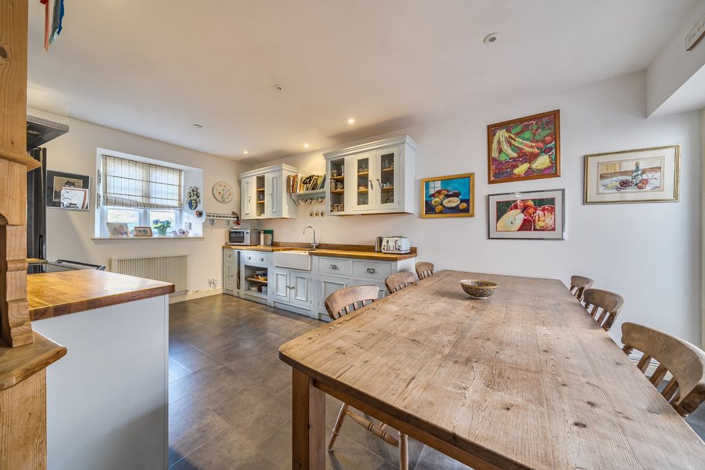 Property photo 2 of 30 Dulverton, Seddons