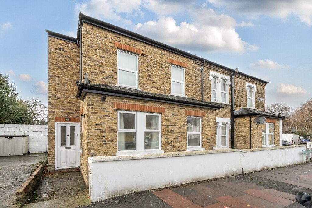 Property photo 1 of 9 Picture No. 05