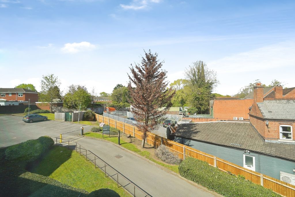 2 bed flat for saleThe Green, Birmingham, West Midlands B38 photo 4