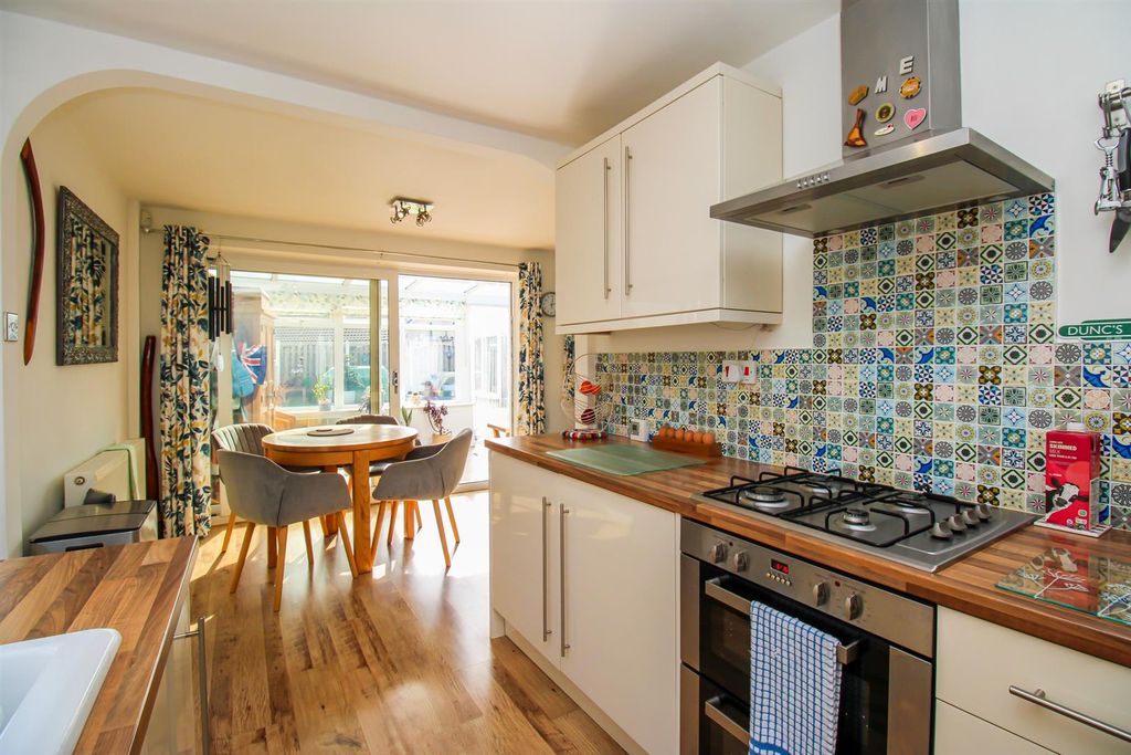 Property photo 3 of 13