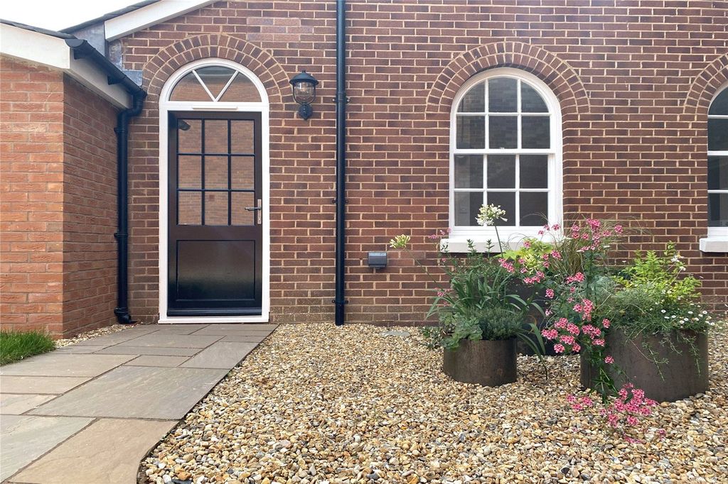 Property photo 2 of 9 External