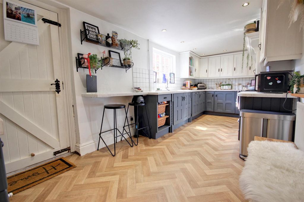 Property photo 3 of 13 Img_0025-Img_0027_Lzn.Jpg