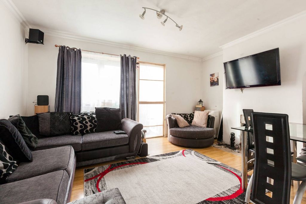 Property photo 1 of 6