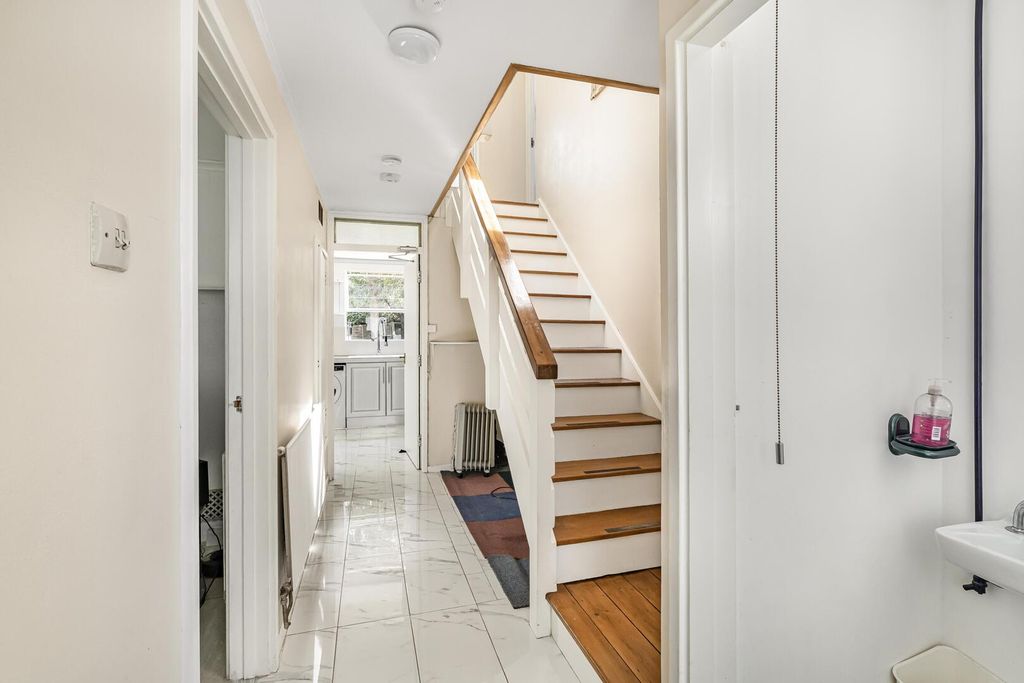 Property photo 2 of 26 Hallway