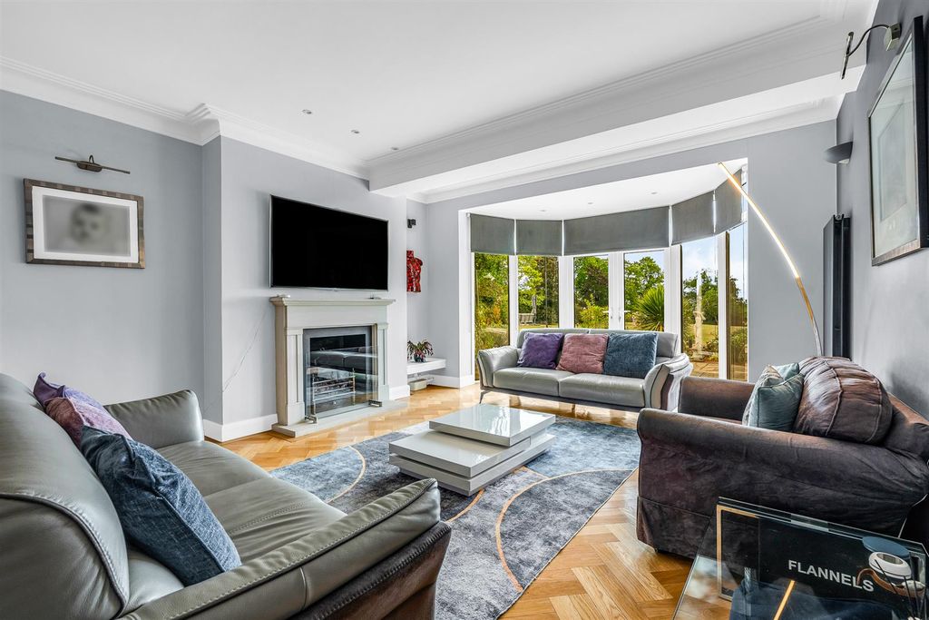 Additional image 8 of 6 bed detached house for saleThe Ridgeway, Cuffley EN6