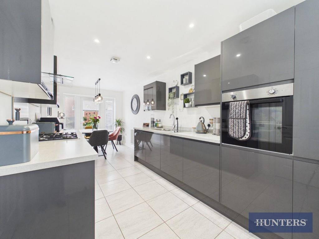 Property photo 3 of 16 Kitchen/Diner