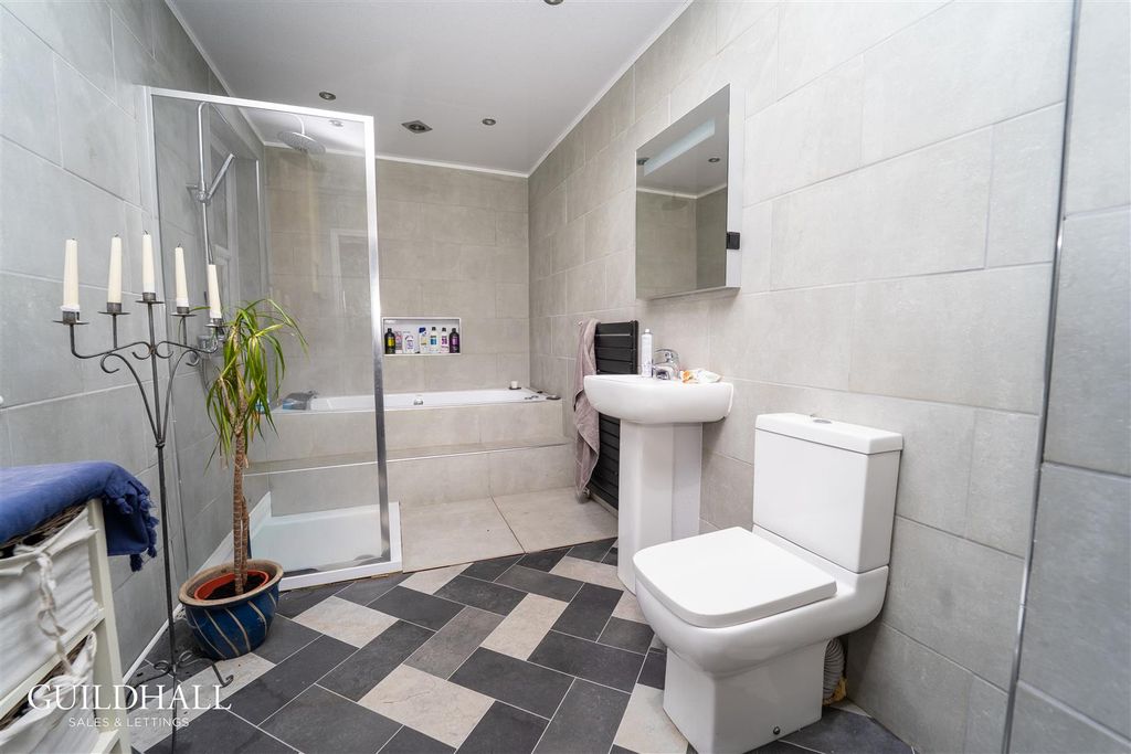 Property photo 2 of 14 Tf Bath Dsc03261.Jpg