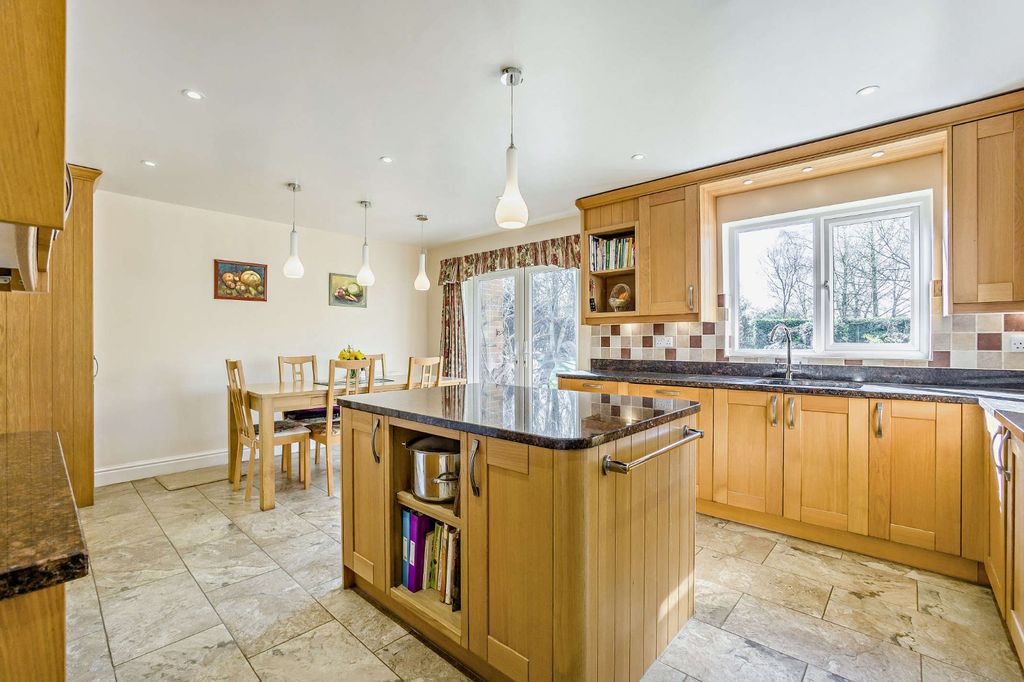 Property photo 3 of 22 Picture No. 35