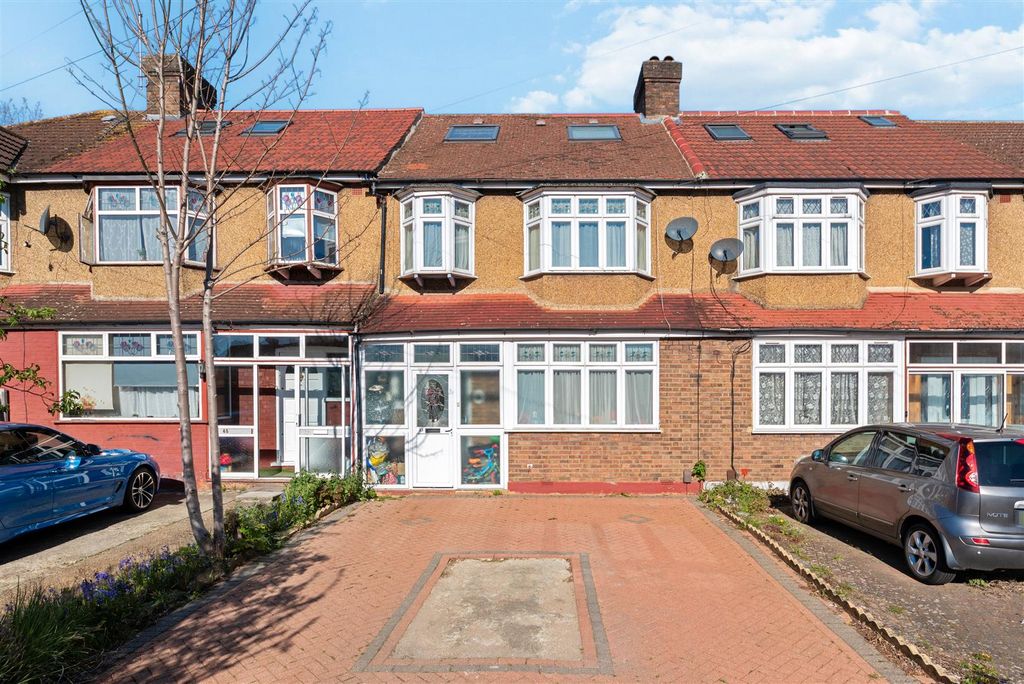 Property photo 1 of 12 Links Avenue