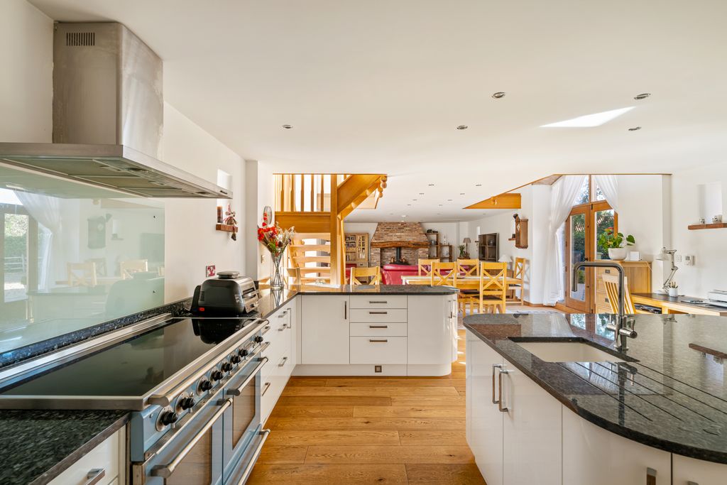 Property photo 2 of 22 29