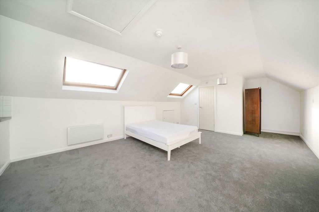 Property photo 1 of 4