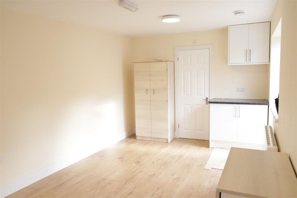Property photo 2 of 3