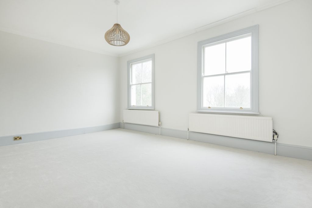 Property photo 3 of 9 Living