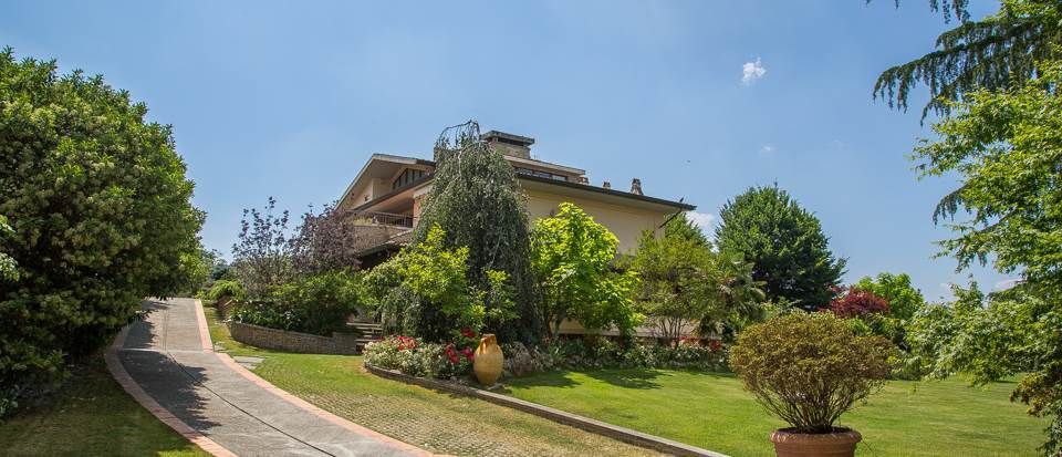 Property photo 1 of 30