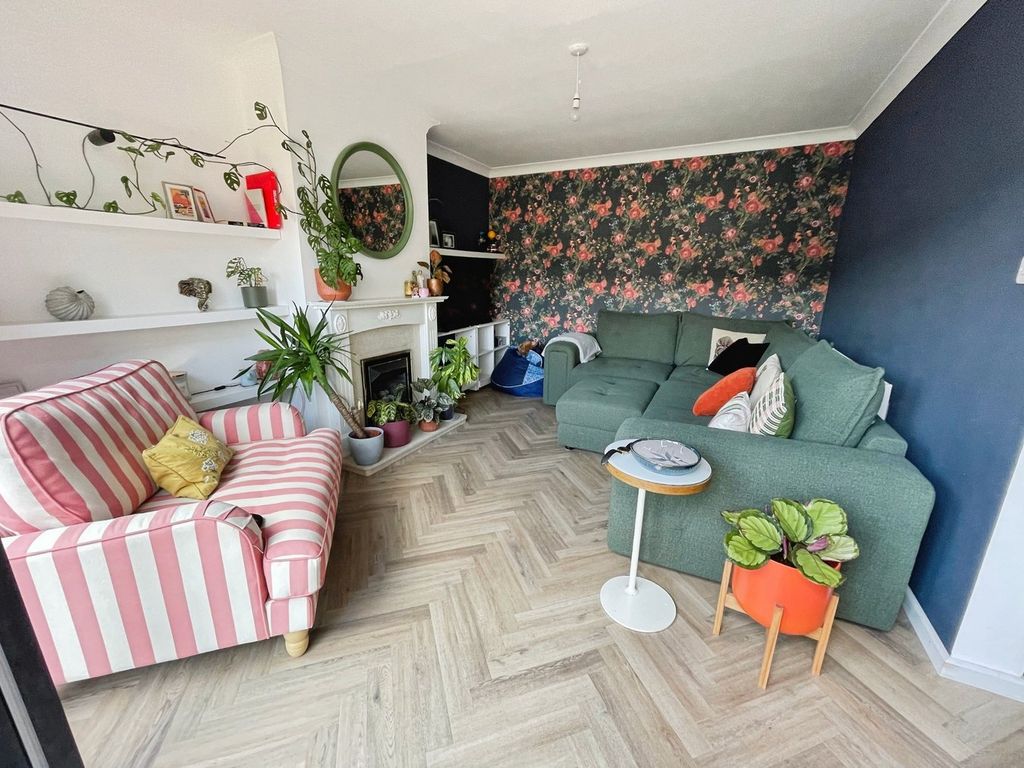 Property photo 2 of 23 Lounge