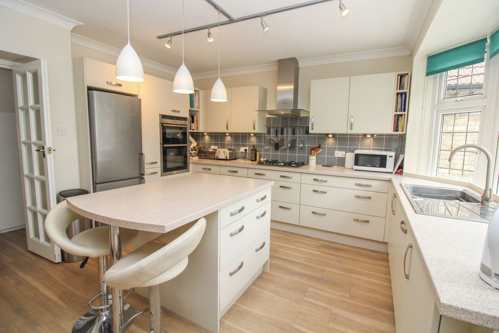 Property photo 3 of 31 4