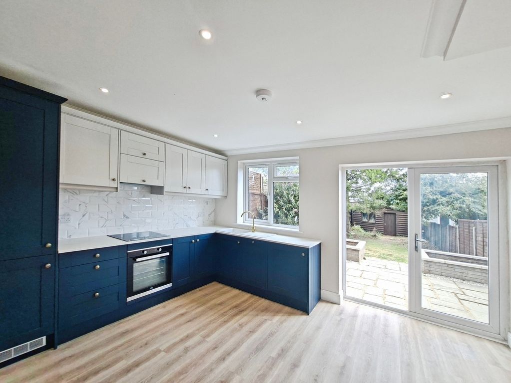 Property photo 3 of 11 Pbox-Img.Jpg