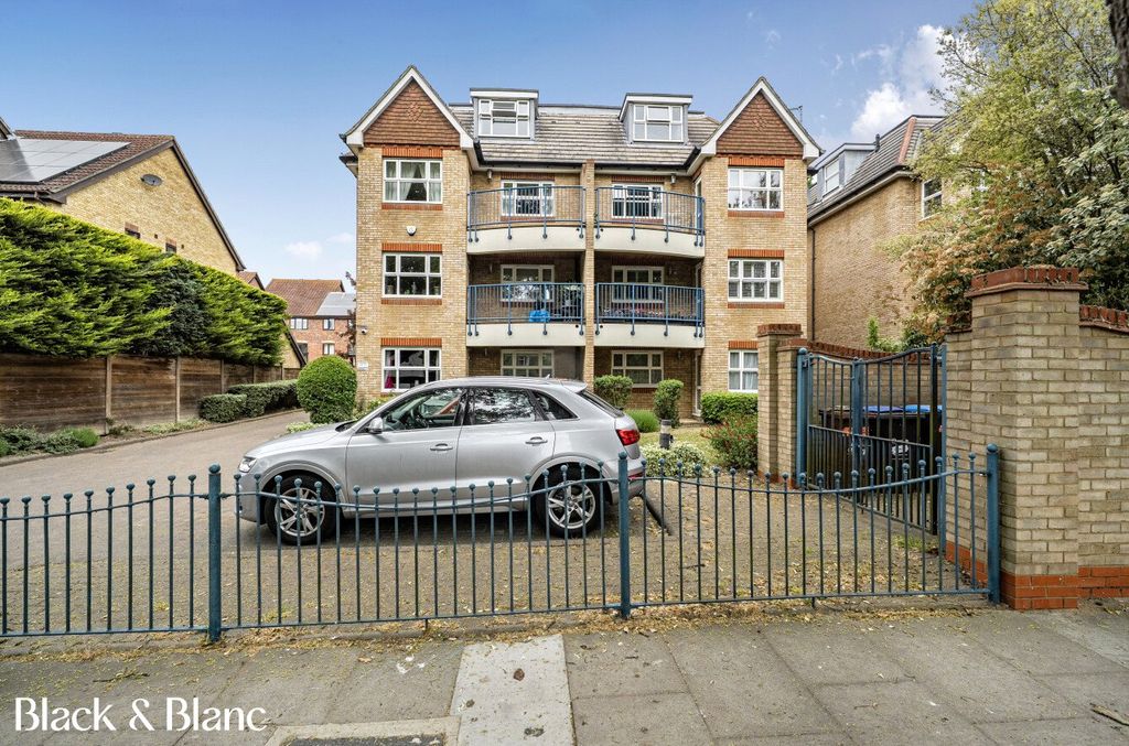 Property photo 1 of 17 External