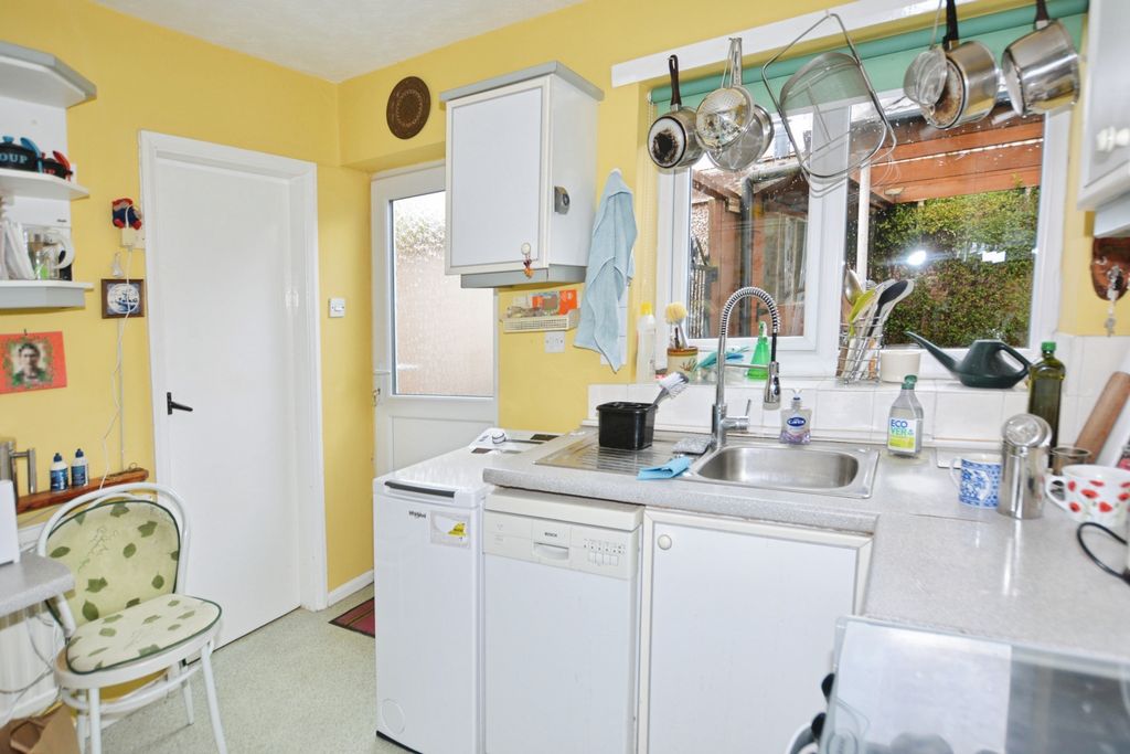 Property photo 2 of 11 Kitchen