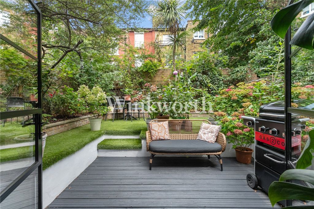 Property photo 2 of 16 Picture No. 10