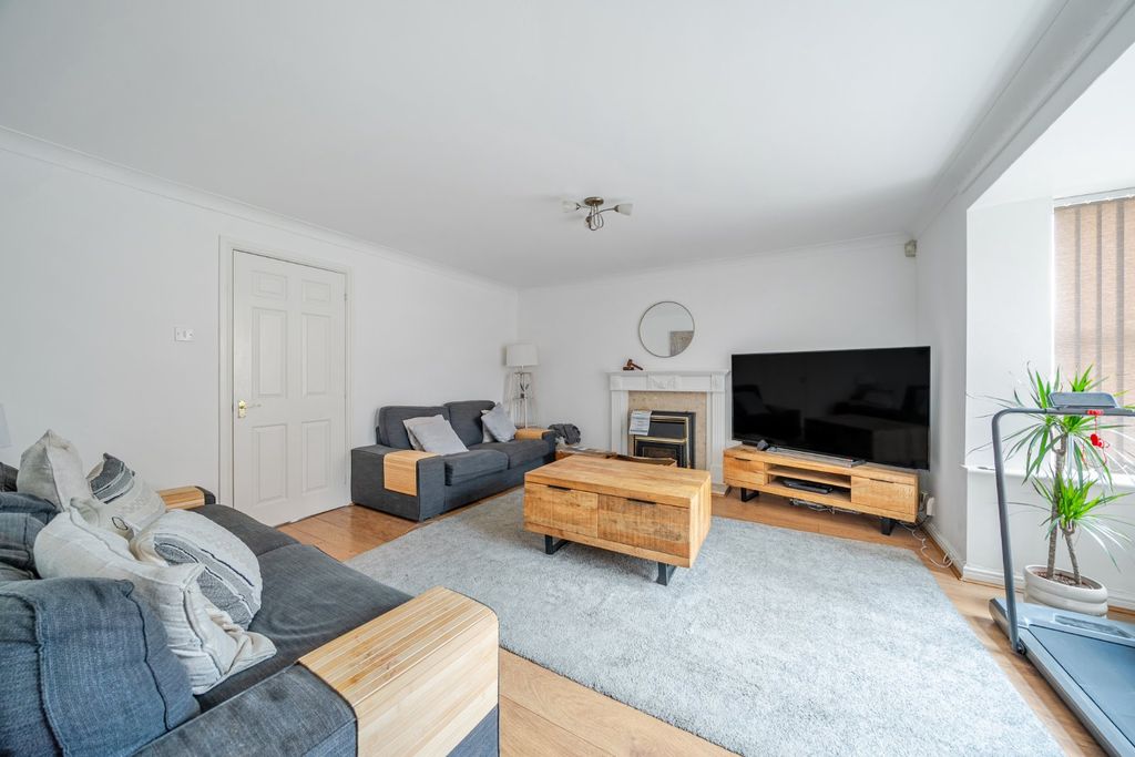 Property photo 2 of 26 Lounge