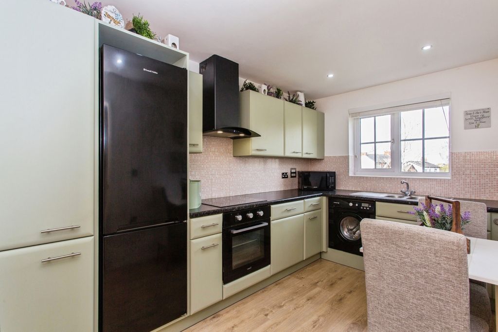 Property photo 3 of 21 Kitchen