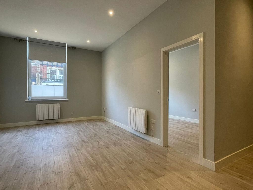 Property photo 2 of 11 Living Room