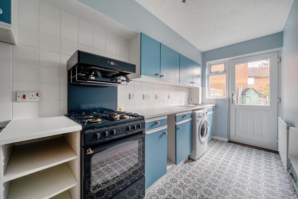 Property photo 3 of 17 Kitchen