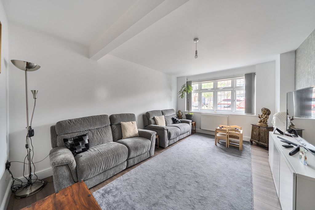 Property photo 3 of 16 1454652-12-69Fa04...