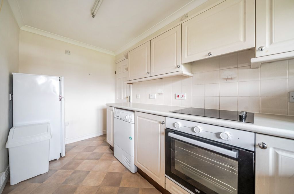 Additional image 6 of 2 bed flat for saleOrchard Court Neville Turner Way, Waltham, Grimsby, Lincolnshire DN37