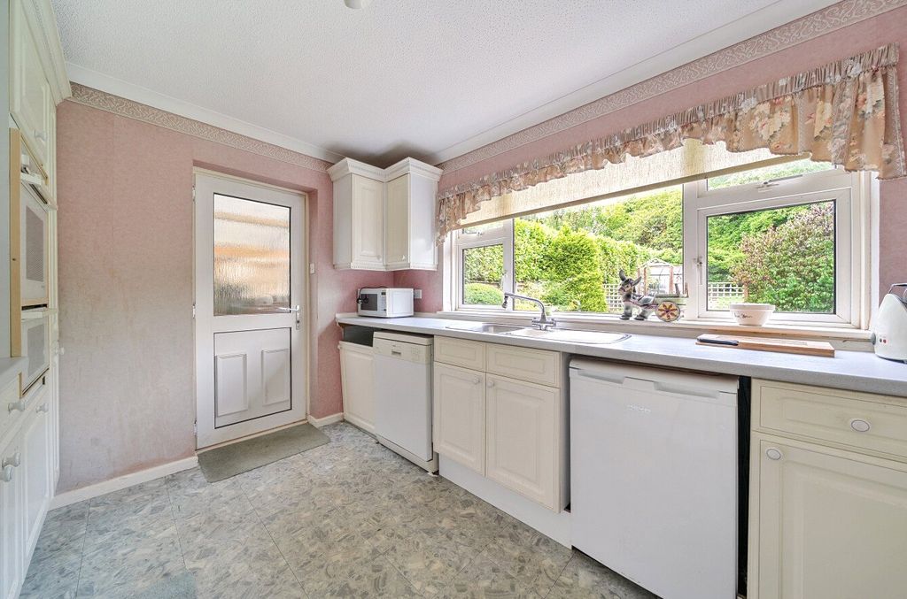 Property photo 3 of 12 Kitchen